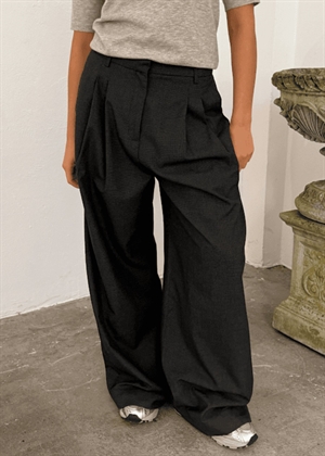 Martina buks Sort Boii Studios